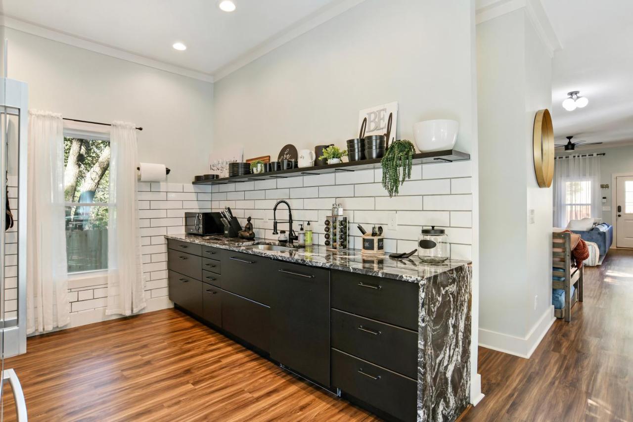 Sun Lit Modern Home With Good Vibes And Lots Of Coffee - Designedbydom Atlanta Exterior foto